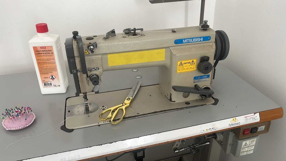 máquina de costura industrial