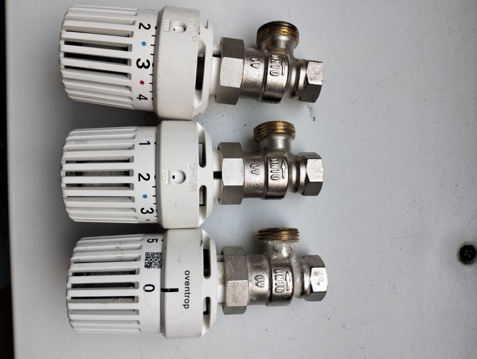 Grzejnik 60 x 50 + 4 termostaty