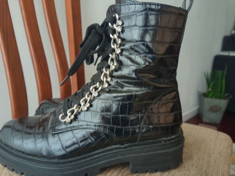 Botas pretas pelo tornozelo Bellucci