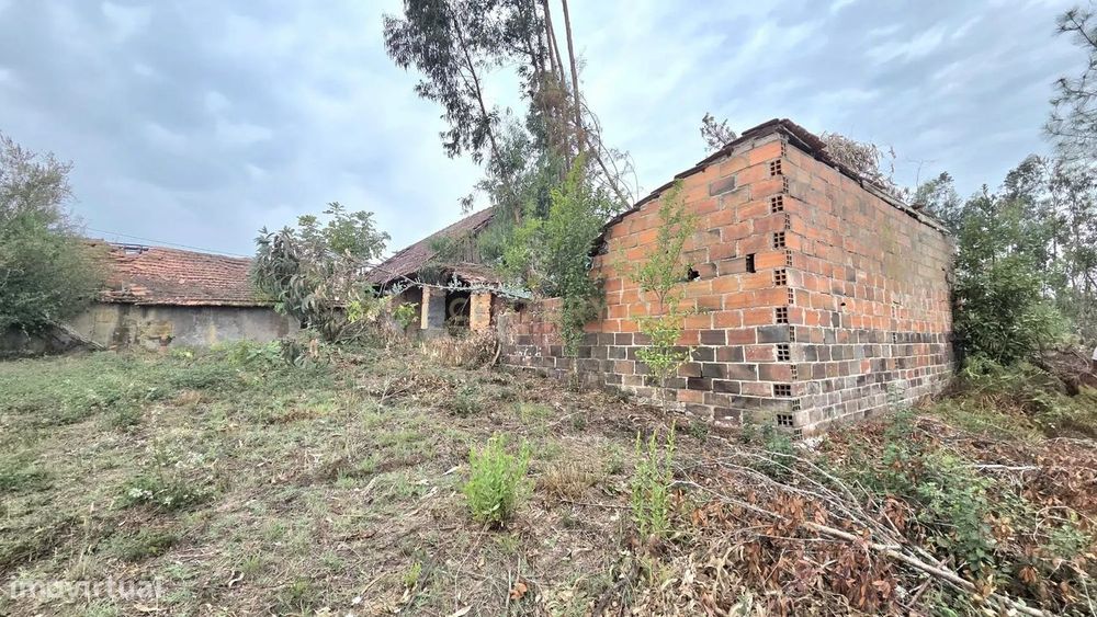 Casa de Campo  ||  Para recuperação  || Rio De Couros, Ourém