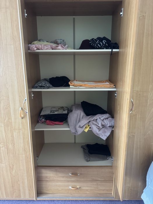 Szafa z drzwiami przesuwnymi 210x207