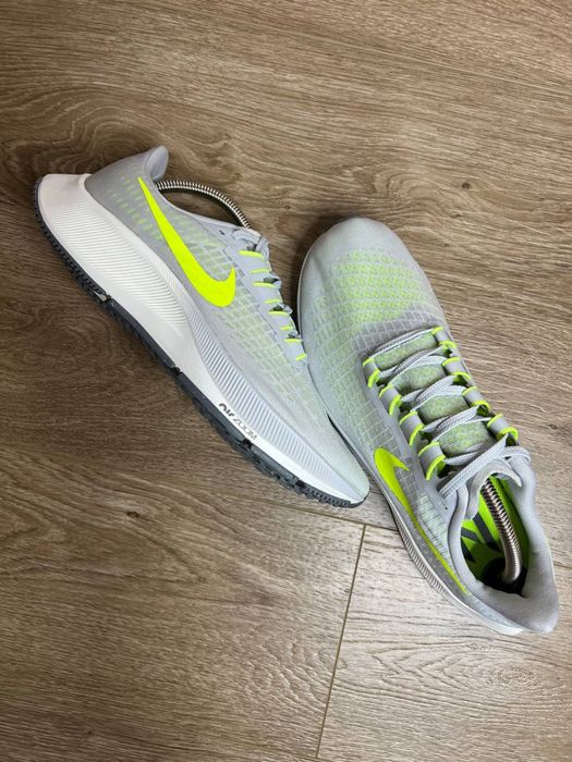 Продам БОМБЕЗНІ чоловічі бігові кросівки Nike Air Zoom Pegasus 37