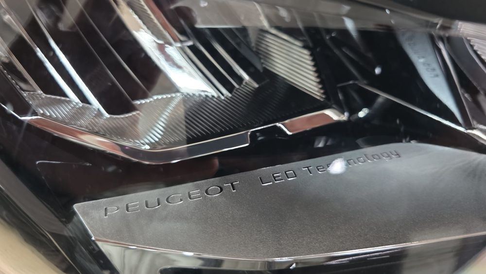 Farol frontal (headlight) para veículos Peugeot 5008
