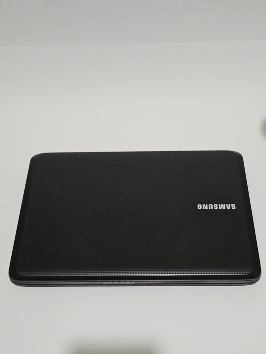 Ноутбук SAMSUNG R528