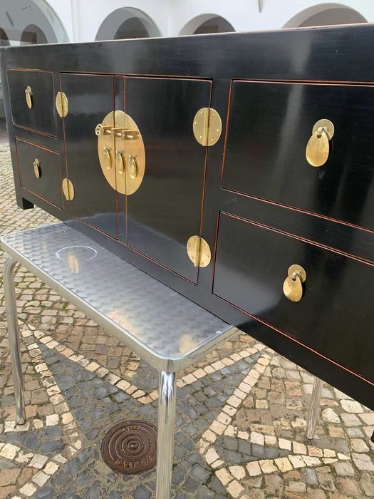 Elegante Aparador / Móvel Estilo Oriental