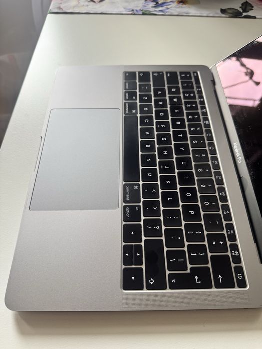 Macbook Pro 13 i5/8GB/256GB