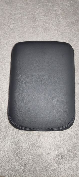 Продам подлокотник перетянут под оригинал, кожа. На Honda CR-V