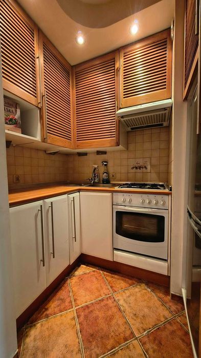 całość wynajmu 1600 zł, z centralnym ogrzewaniem