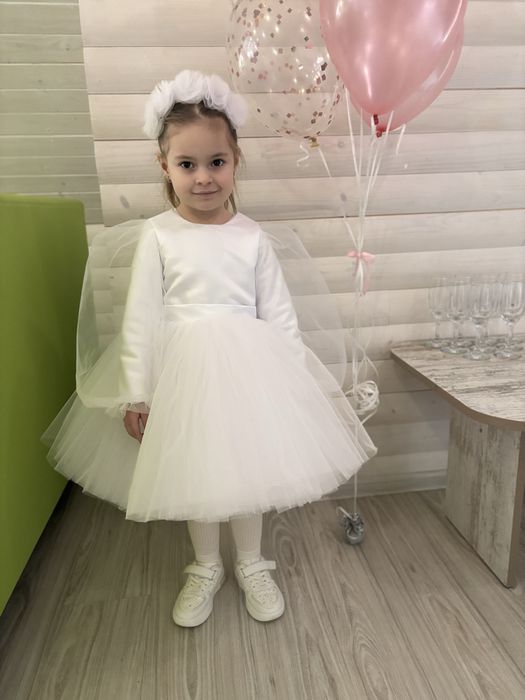 Продам сукню -плаття  на 4 рочки
