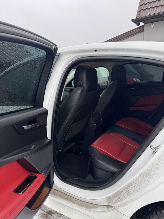 Jaguar XE 2.0d, R-Sport 2016r.