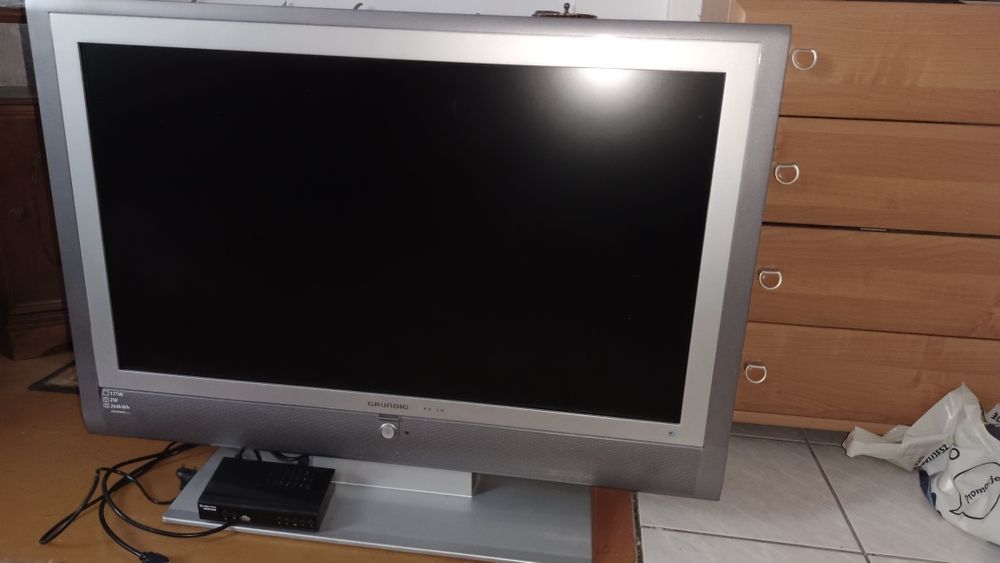 Telewizor grundig 37 cali w zestawie z tunerem dvb-t2 Cabletech