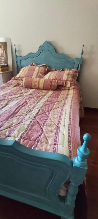 Cama de casal  antiga de madeira