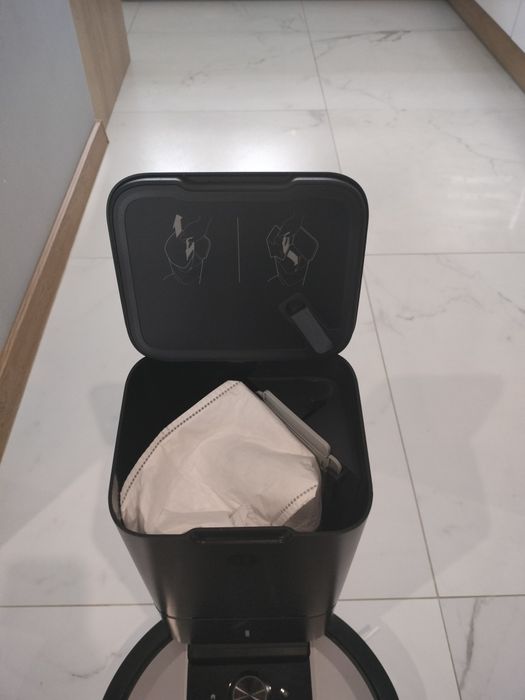 iRobot Roomba i7 + stacja bazowa