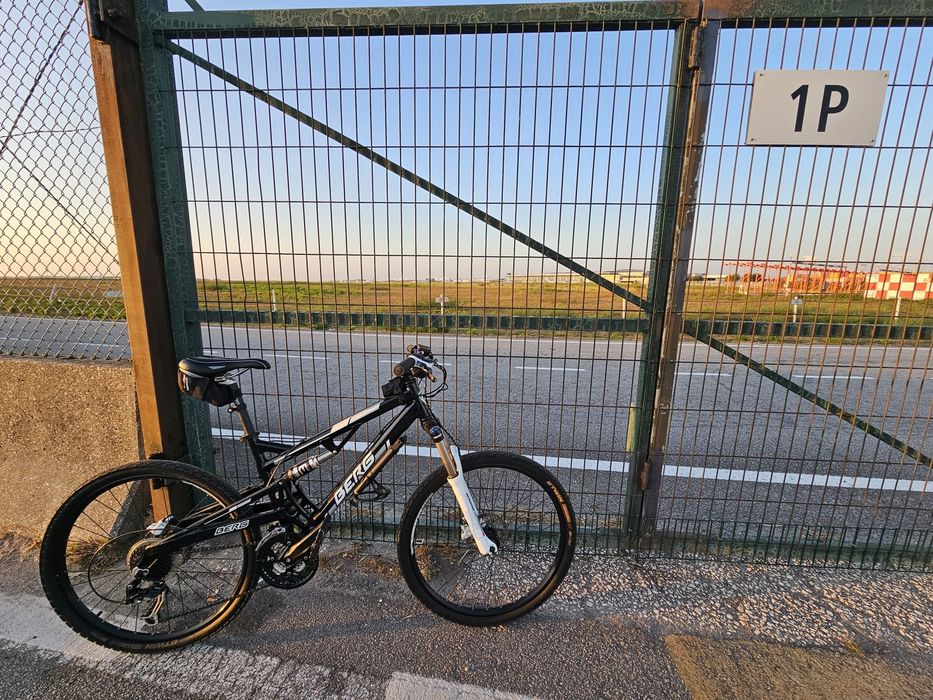 Bicicleta Berg TrailRock 5.1R suspensão total