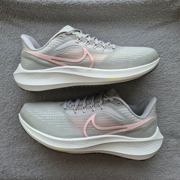 Кросівки 40р . Nike