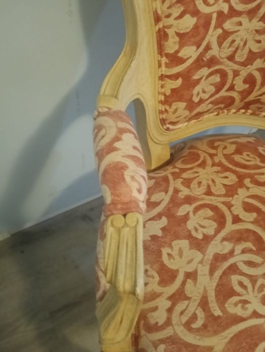 Cadeira estilo Luís XV + 4 almofadas  90€