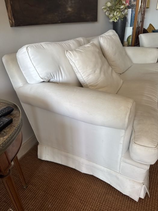 Sofá de 2 lugares branco em excelente estado – muito confortável