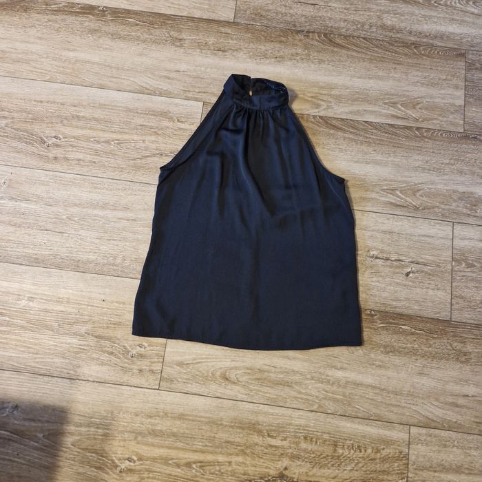Elegancki czarny top.