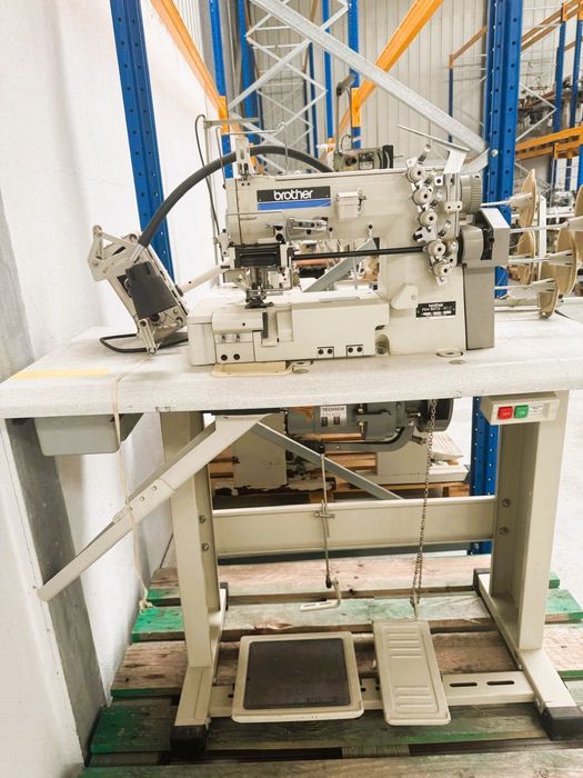 Máquina costura de aplicação para meter elástico nas cuecas