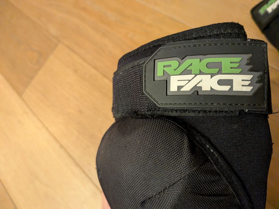 Ochraniacze na łokcie Race Face