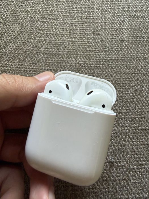 Apple AirPods (2nd Generation) – Left AirPod + Charging Case Working Perfectly