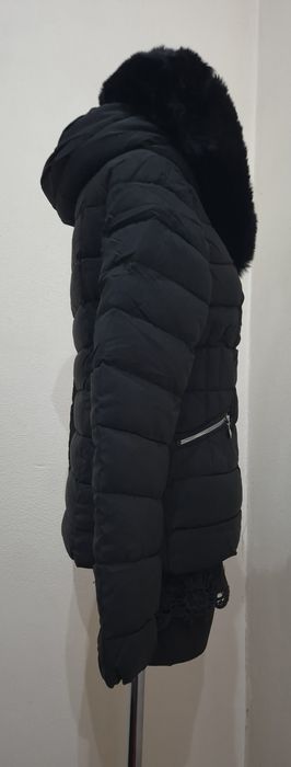 Kurtka puchowa czarna ocieplana srebrny zamek kaptur futerko S