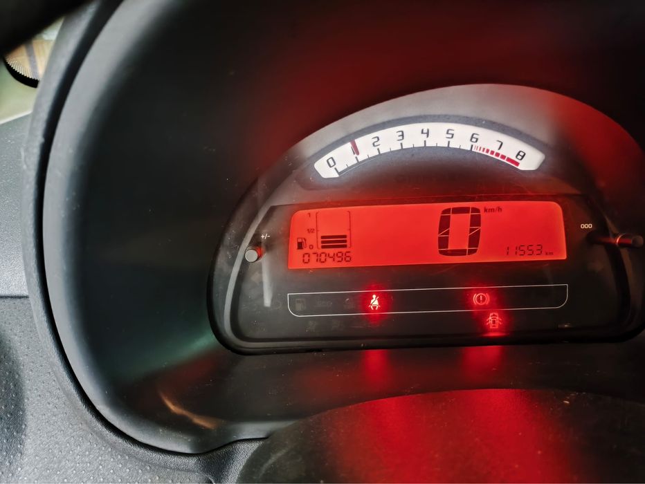 Carro Citroën em bom estado