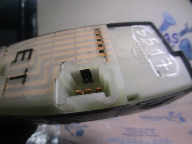 Comando / botão / interruptor vidros frente esquerdo NISSAN X-Trail (T