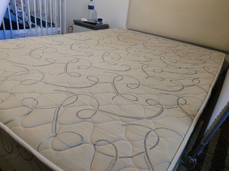 Cama sommier + cabeceira + colchão