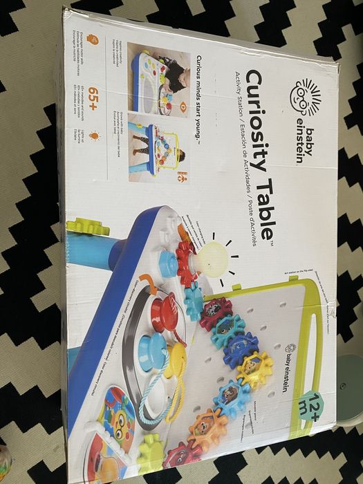 Curiosity table little baby einstein