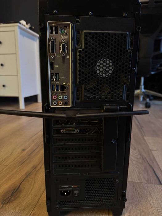 Komputer Gamingowy / Ryzen 7 1700 / RX580