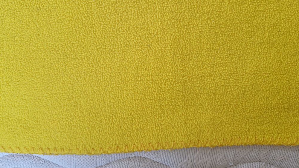 Manta amarela da marca Tarringtown House