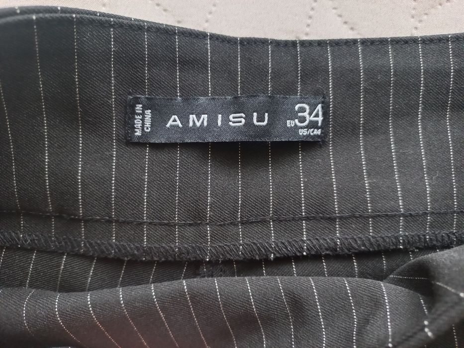 Spodnie bootcut z rozciętymi na dole nogawkami, 75% wiskozy