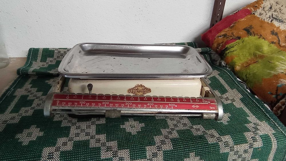 Candeeiro e Balança antiga