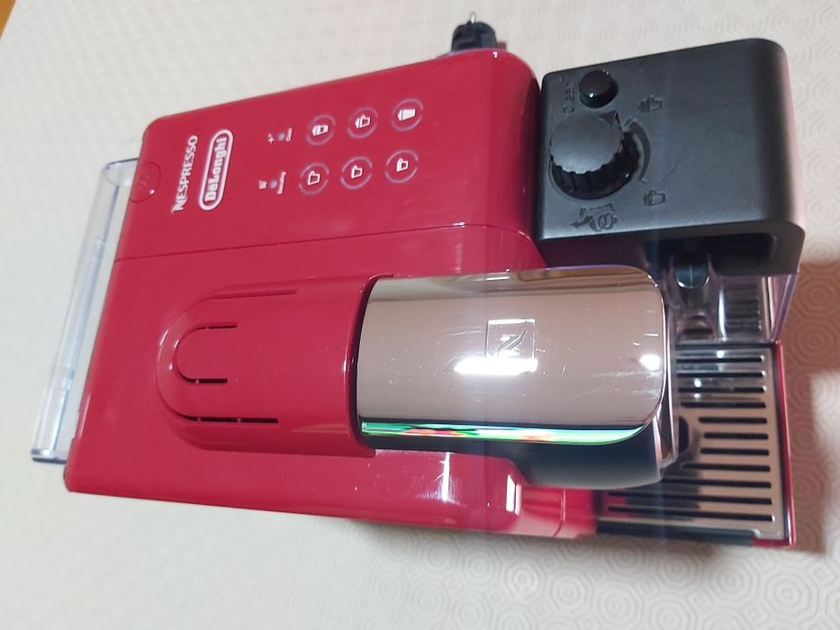 Vendo máquina de cafe delonghi vermelha