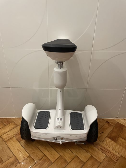 Tritinente eletrica com assento - nova e excelente para jovens