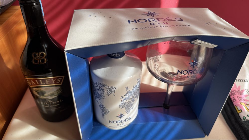 Gin Nordés novo em caixa mais garrafa de Baileys Irish Cream novoas