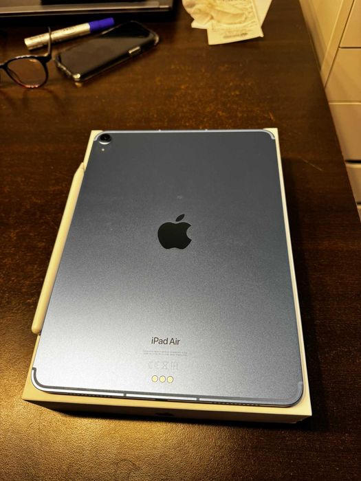 iPad Air Wi-Fi + Cellular 256 GB Blue (5th Gen) + Apple Pencil 2 + Logitech Folio Touch + Smart Folio