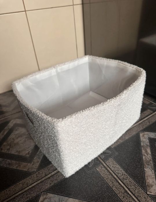 Białe pudełko pluszowe  do przechowywania