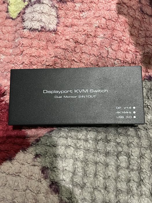 Подвійний KMV перемикач моніторів 2 x 2 4 k 144 Hz