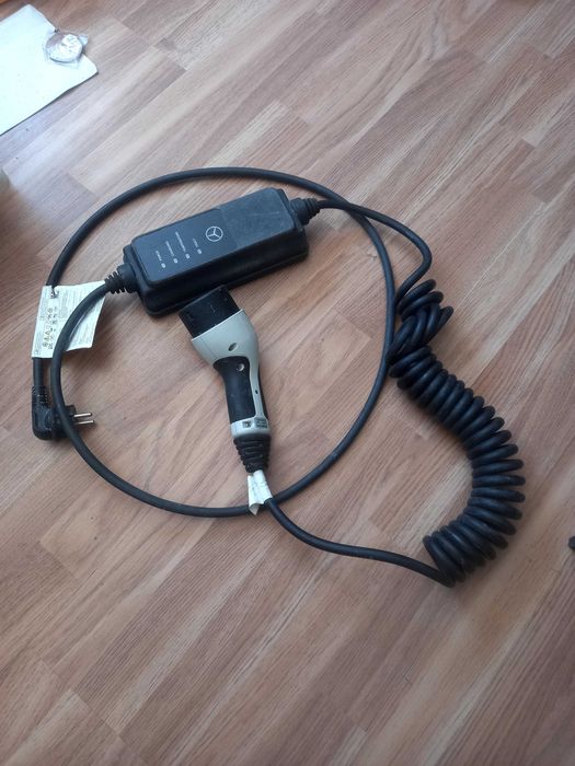 Carregador Mercedes eléctrico