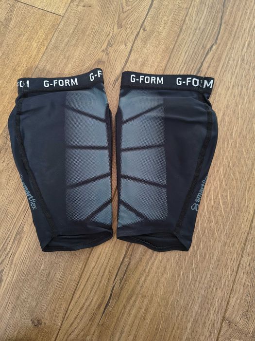 Ochraniacze piłkarskie G-FORM Vento r. L