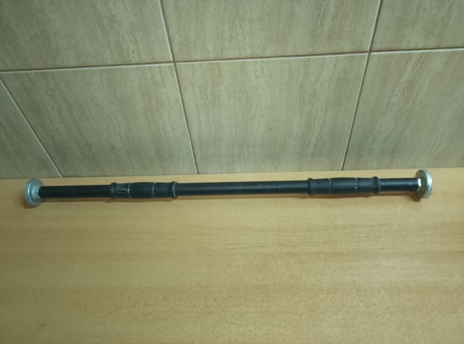 Drążek do ćwiczeń podciągania 75-83 cm.