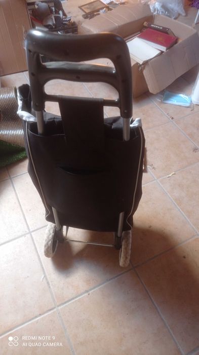 Mala com rodas para fazer compras