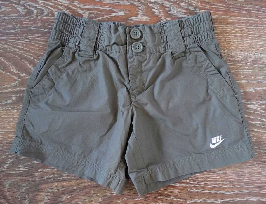 Krótkie spodenki Nike szorty 140-152 materiałowe
