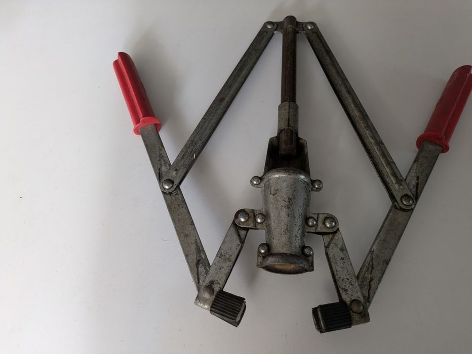 Acessório para rolhas de cortiça (engarrafamento)