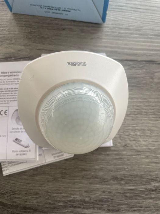 Sensor de presença e movimento - Perry Electric