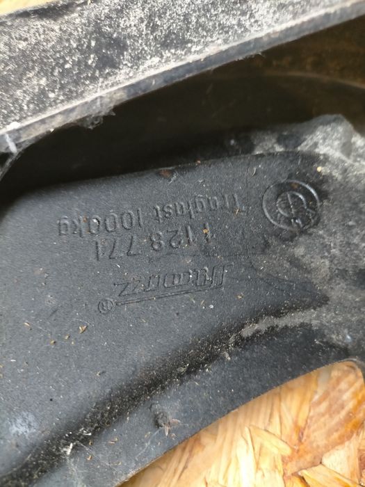 Lewarek podnośnik BMW E30 cena za oba..