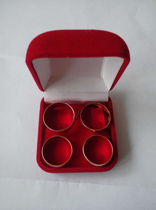 Złote obrączki ślubne z lat 70 tych pr 583