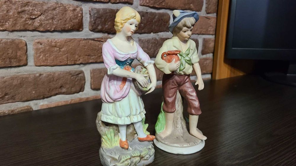 Пара порцелянових статуеток